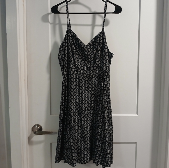 Old Navy Dresses & Skirts - Old navy dress size XL black white gray